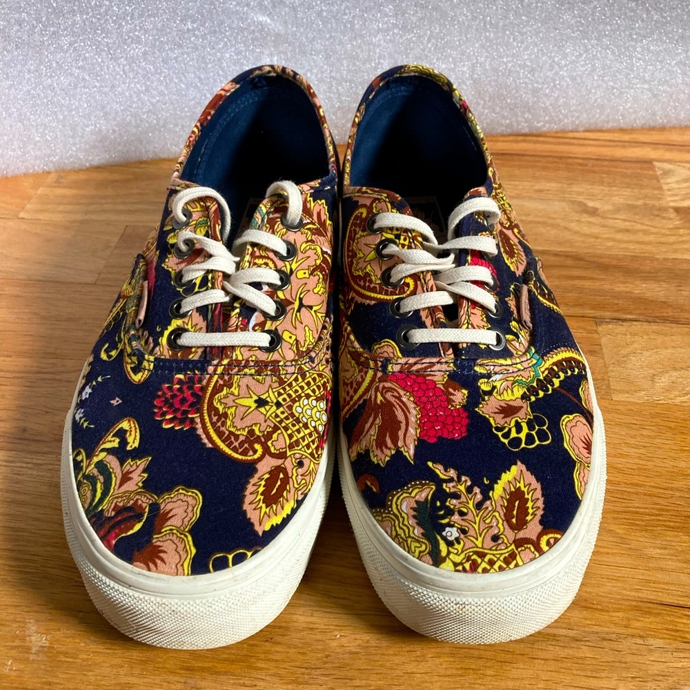 Vans canvas shoes: Black and gold paisley
